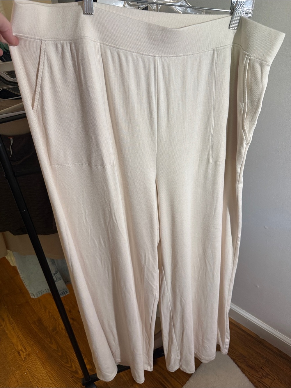 Butter soft American eagle lounge pants - with pockets!